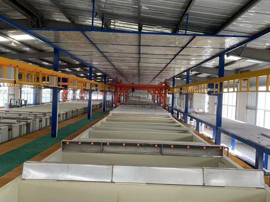 Bon prix 200 à 400 tonnes/mois Ligne de production verticale automatique d'anodisation en aluminium en ligne