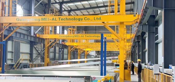 Bon prix Ligne de production automatique d'anodisation d'aluminium 800T/mois avec taille personnalisable de 1 à 6500 mm et équipement de traitement de surface à excellente résistance à l'abrasion en ligne