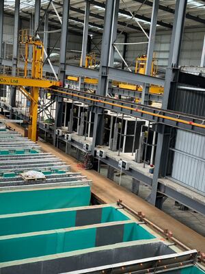 Bon prix Ligne de placage anodisante automatique de 700 tonnes par mois, grande capacité et contrôle de processus avancé pour une épaisseur de film de 8 à 12 μm En ligne