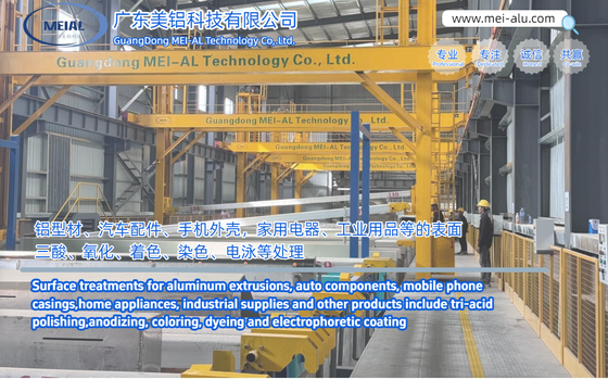 Bon prix Ligne de production semi-automatique verticale de traitement d'anodisation pour cadres de fenêtre en aluminium, capacité de 200-1500 tonnes/mois, avec anodisation par acide sulfurique de type II En ligne