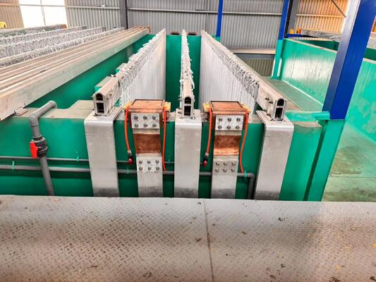 Bon prix MEIAL 400T/mois Ligne d'anodisation horizontale automatique, film d'oxyde stable de 812 μm, faible consommation chimique Équipement d'oxydation horizontale PLC pour profils en aluminium architectural en ligne