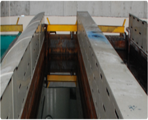 Bon prix Système de ventilation à tirage descendant résistant à la corrosion avec hottes personnalisables pour le traitement économe en énergie des brouillards acides En ligne