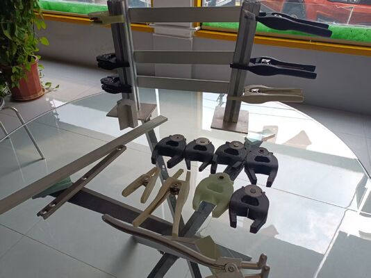 Bon prix Stable Clamping Acid-Resistant Anodizing Line Clamps and Fixtures with Custom Jaw Opening En ligne
